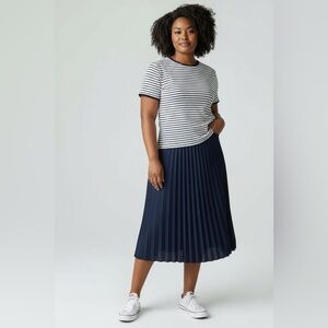 Lauren Ralph Lauren Women’s White & Navy Blue Stripes Ribbed Crewneck Top. M